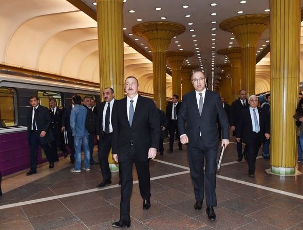 İlham Əliyev Bakı Metropolitenində - FOTO