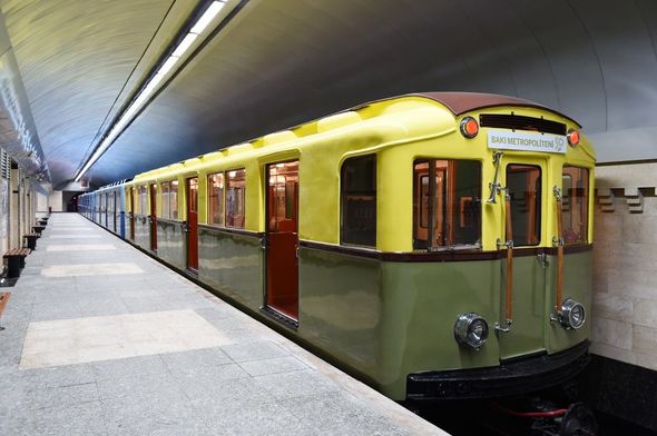 İlham Əliyev Bakı Metropolitenində - FOTO