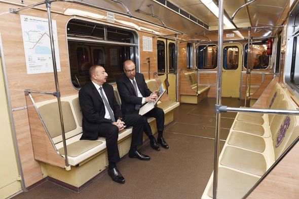 İlham Əliyev Bakı Metropolitenində - FOTO