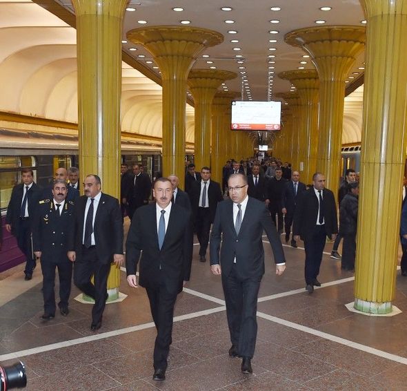 İlham Əliyev Bakı Metropolitenində - FOTO