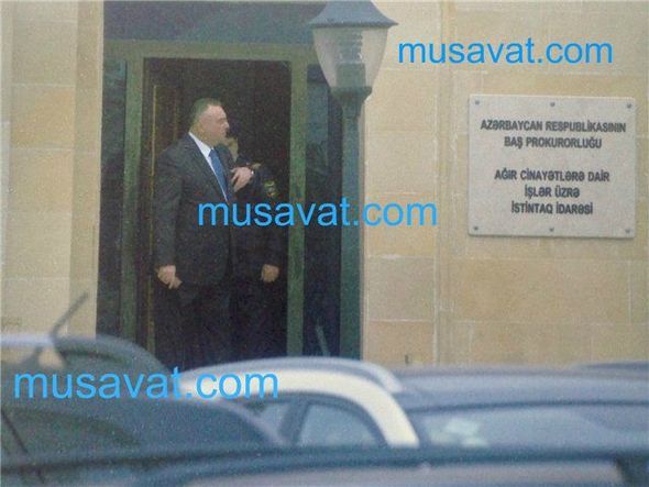 Baş Prokurorluğa çağırılan Eldar Mahmudovun son görüntüləri – FOTO