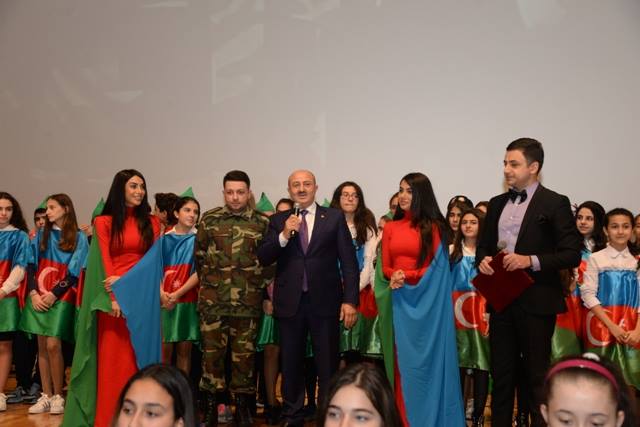 NƏSİMİ RAYON İCRA HAKİMİYYƏTİ TƏRƏFİNDƏN NİZAMİ KİNO MƏRKƏZİNDƏ “BAYRAĞIMIZ – KİMLİYİMİZ, MƏNLİYİMİZ VƏ QÜRUR MƏNBƏYİMİZDİR” ADLI TƏDBİR KEÇİRİLMİŞDİR.