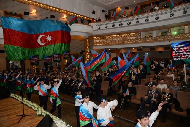 NƏSİMİ RAYON İCRA HAKİMİYYƏTİ TƏRƏFİNDƏN NİZAMİ KİNO MƏRKƏZİNDƏ “BAYRAĞIMIZ – KİMLİYİMİZ, MƏNLİYİMİZ VƏ QÜRUR MƏNBƏYİMİZDİR” ADLI TƏDBİR KEÇİRİLMİŞDİR.