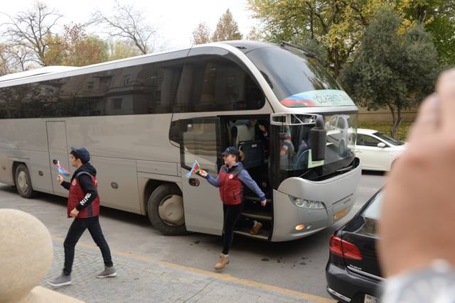 “Ölkəmizi tanıyaq” tur-aksiyası çərçivəsində cənub bölgəsindən səfərdən qayıdan Nəsimi məktəbliləri təəssüratlarını bölüşdülər