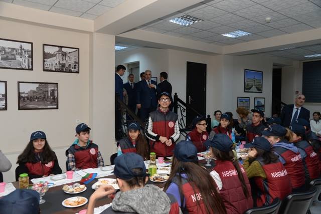 “Ölkəmizi tanıyaq” tur-aksiyası çərçivəsində cənub bölgəsindən səfərdən qayıdan Nəsimi məktəbliləri təəssüratlarını bölüşdülər