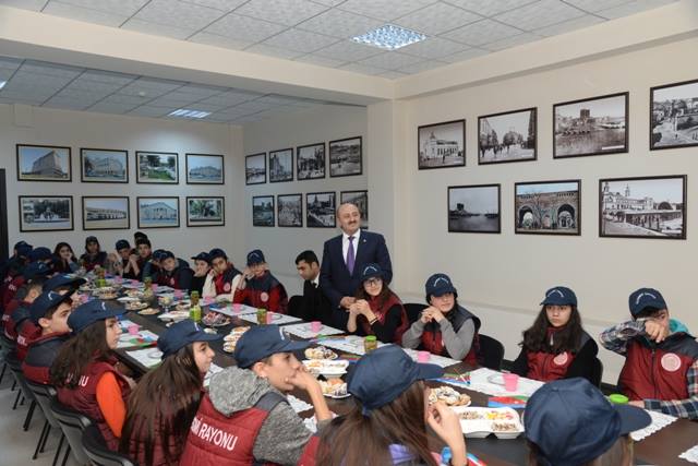 “Ölkəmizi tanıyaq” tur-aksiyası çərçivəsində cənub bölgəsindən səfərdən qayıdan Nəsimi məktəbliləri təəssüratlarını bölüşdülər