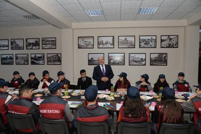 “Ölkəmizi tanıyaq” tur-aksiyası çərçivəsində cənub bölgəsindən səfərdən qayıdan Nəsimi məktəbliləri təəssüratlarını bölüşdülər
