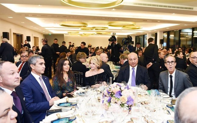 Mehriban Əliyeva qızı ilə Parisdə - FOTOLAR