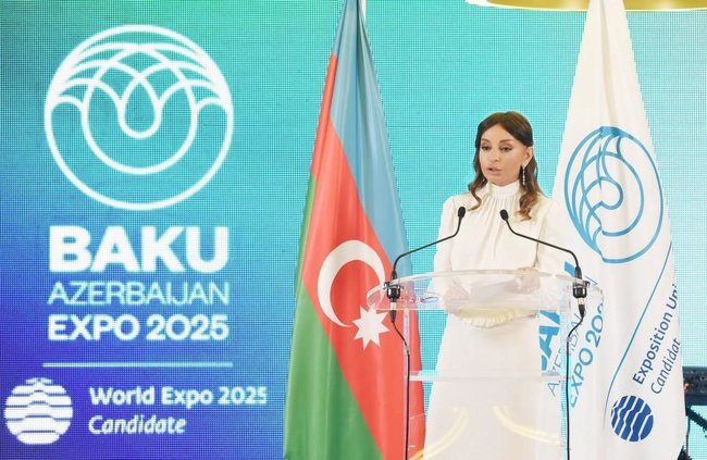 Mehriban Əliyeva qızı ilə Parisdə - FOTOLAR