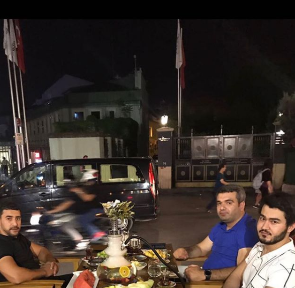 "Şərurlu İsfəndiyar"ın oğlundan gözqamaşdıran maşınların, dəbdəbəli istirahətin - FOTOLARI