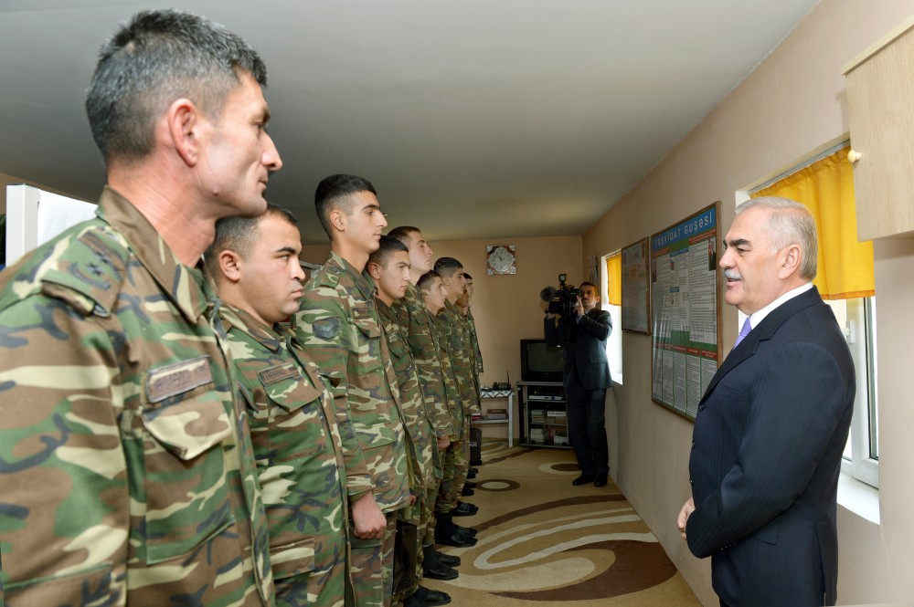 Vasif Talıbov sərhəd kəndindəki postda (FOTOLAR)
