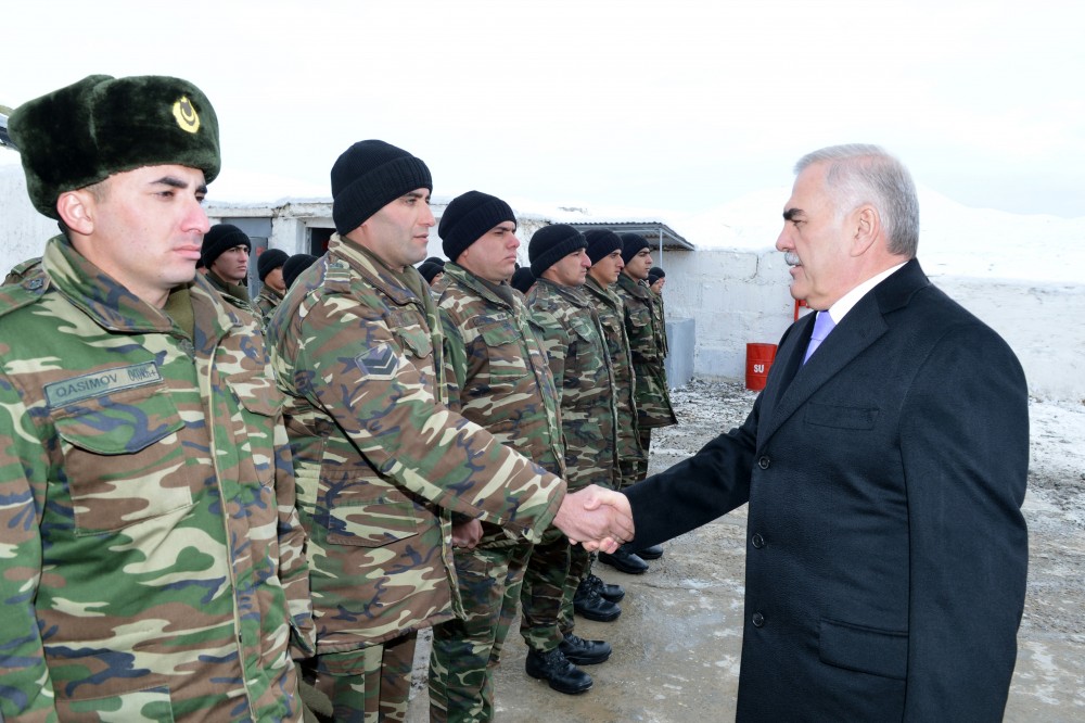 Vasif Talıbov sərhəd kəndindəki postda (FOTOLAR)