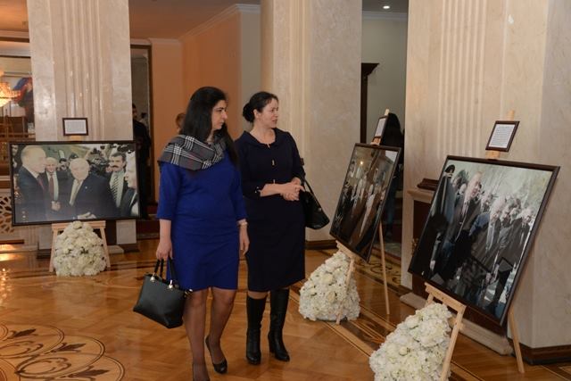 Nəsimi rayonunda əbədiyaşar Ulu Öndər Heydər Əliyevin xatirəsinə həsr olunmuş anım mərasimi keçirilib