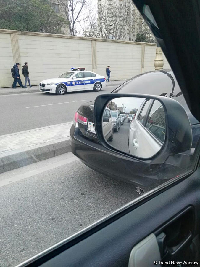 Beton qarışdıran yük maşını Bakıda ağır qəza törətdi - FOTO