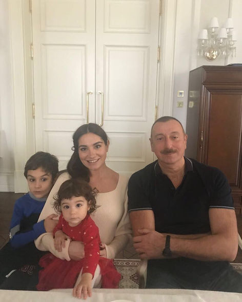 Nəvələrindən prezidentə ad günü hədiyyəsi – FOTOLAR