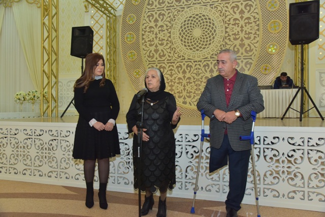 Nəsimi rayonunda aztəminatlı ailələrə bayram sovqatları verildi - FOTO