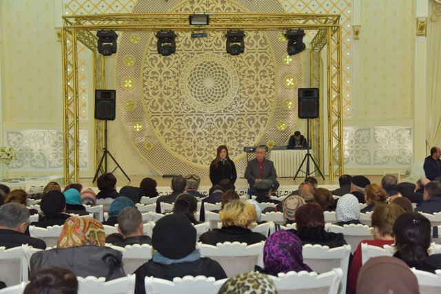 Nəsimi rayonunda aztəminatlı ailələrə bayram sovqatları verildi - FOTO