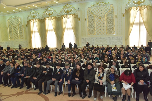 Nəsimi rayonunda aztəminatlı ailələrə bayram sovqatları verildi - FOTO