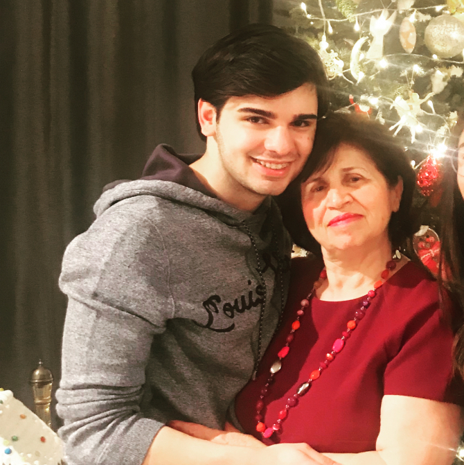 Mədət Quliyevin oğlu ailəsi ilə fotolarını paylaşdı - FOTO