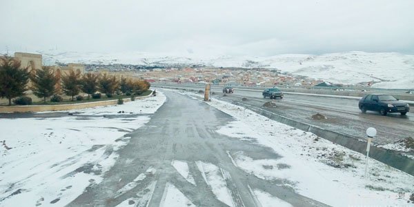 Bakı-Şamaxı yolu buz bağlayıb, nəqliyyatın hərəkəti çətinləşib - FOTOLAR