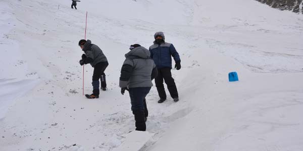 Nazirlik itkin düşən alpinistlərin axtarışı ilə bağlı görüntülər yaydı (FOTO)