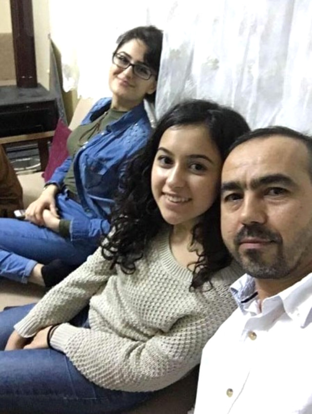 Axtardığı qızlarını Adnan Oktarın verilişində görən ata həyatının şokunu yaşadı - VİDEO