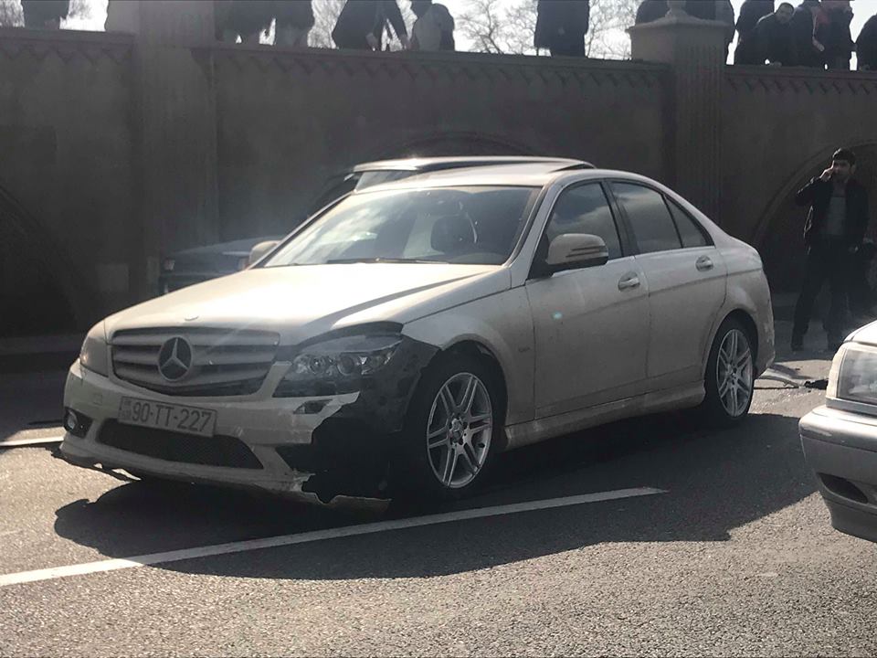 Bakıda dəhşətli qəza: 4 avtomobil toqquşdu - FOTOLAR