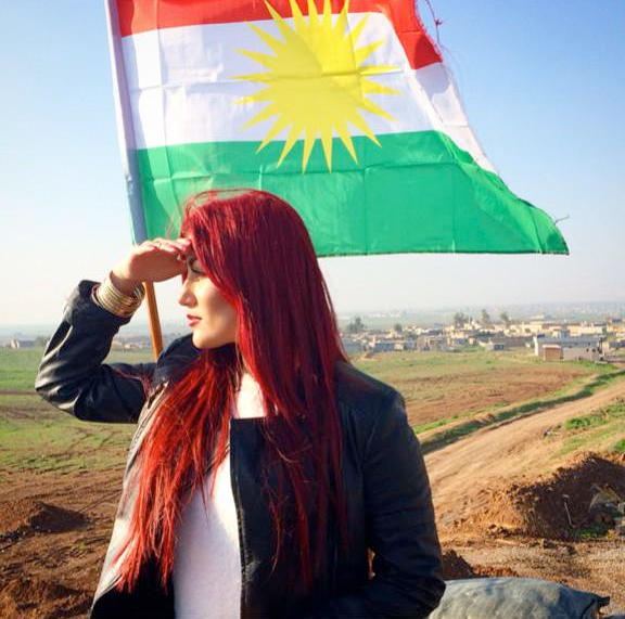 Sosial şəbəkələrdə terrorçularla şəkli yayılan qadın kimdir? - FOTO