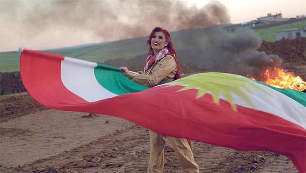 Sosial şəbəkələrdə terrorçularla şəkli yayılan qadın kimdir? - FOTO