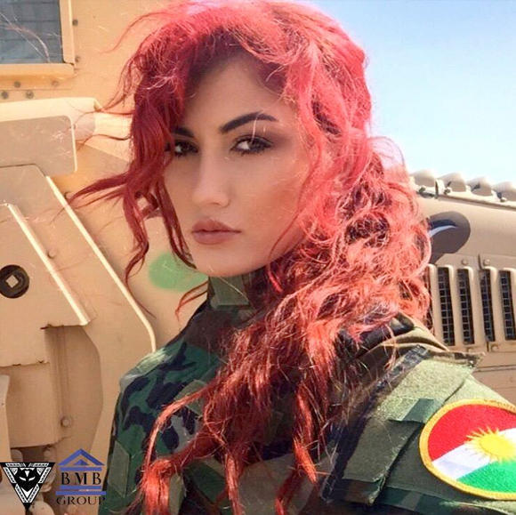 Sosial şəbəkələrdə terrorçularla şəkli yayılan qadın kimdir? - FOTO