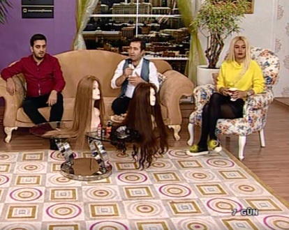 Azərbaycanlı aparıcının qısa şortu verilişə damğa vurdu - FOTO