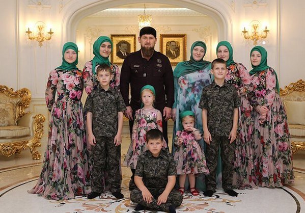 Kadırov hicabdan danışdı: "Ailəmdə bütün qadınlar..." - FOTO