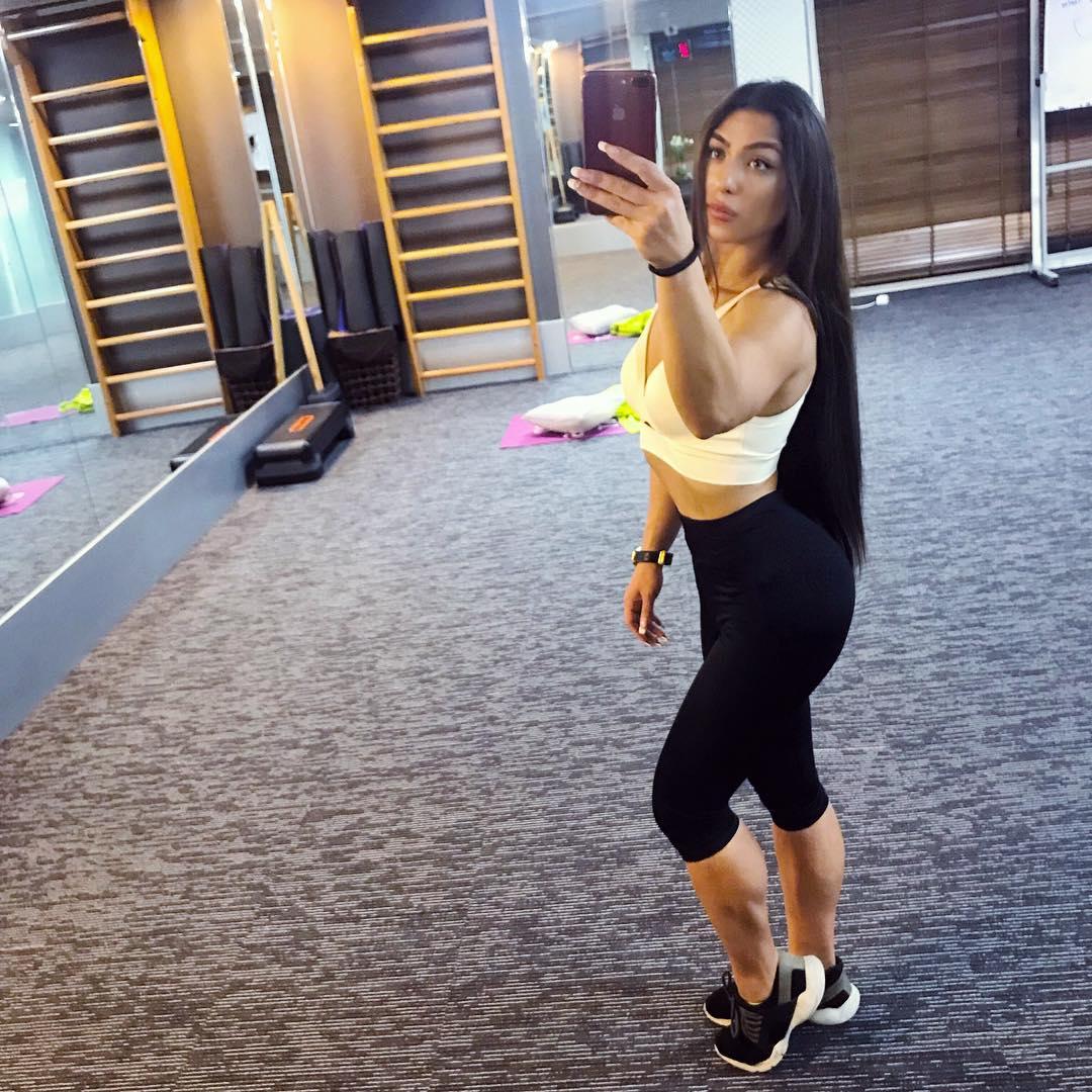 Azərbaycanlı qızın bədəni görənləri HEYRAN EDİR - Bikinili FOTOSESSİYA