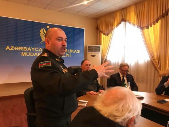Eynulla Fətullayevdən generala sual: “Hansı nazirin oğlu orduda xidmət edir?...”