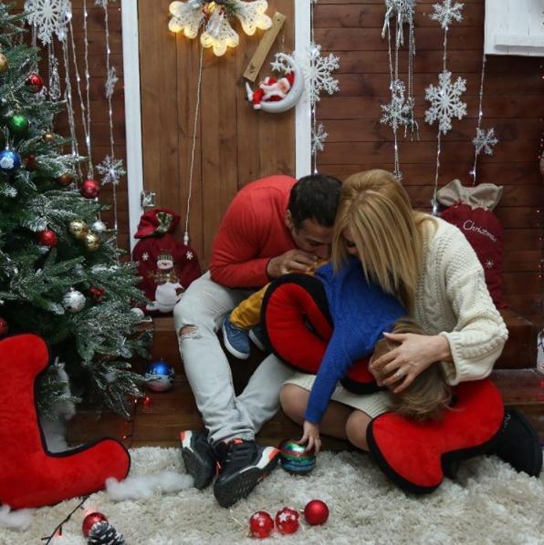 Doğuş və Xoşqədəm əkizləri ilə fotosessiya etdirdi