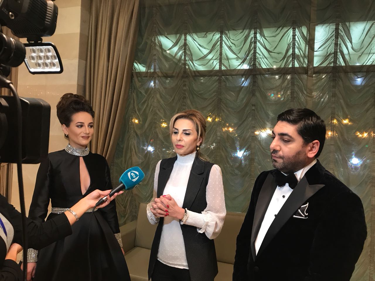 Nuri Sərinləndirici duet ortağı ilə gizli evləndi - FOTO