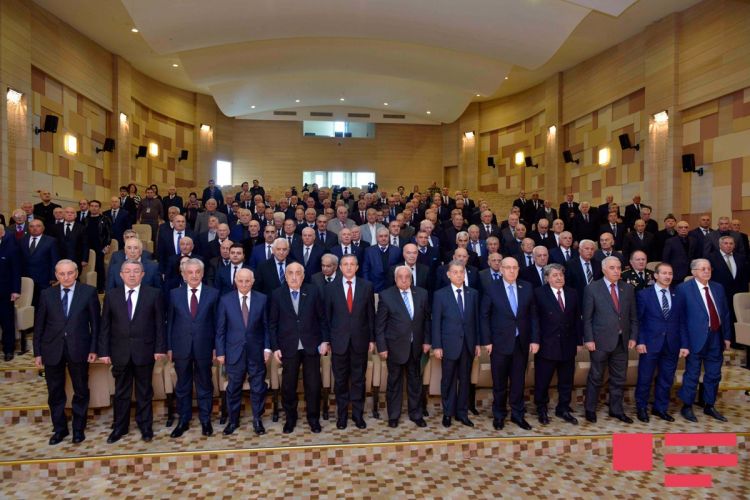 Fəttah Heydərov yenidən Ağsaqqallar Şurasının sədri seçildi