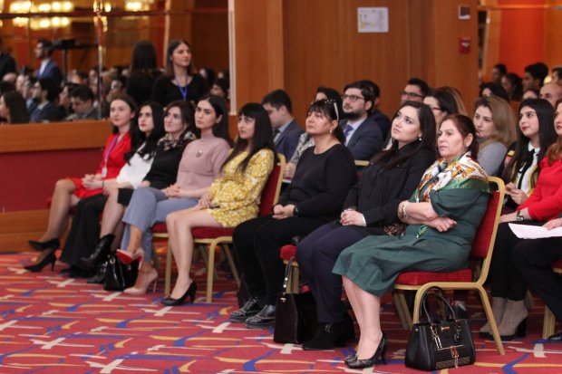 Mixail Saakaşvilinin həyat yoldaşı Bakıda - FOTOLAR