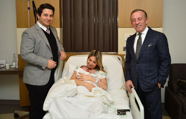 Milyonçu baba oldu: İlk nəvəyə lüks hədiyyə - FOTO