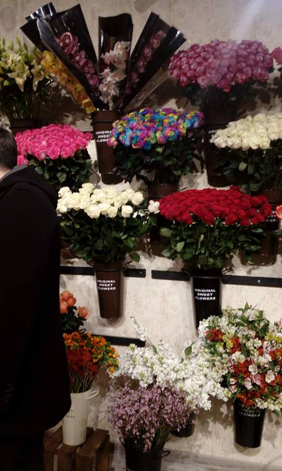 Bakıda 8 mart hazırlıqları: 400 manatlıq gül buketini kimlər alır? – FOTOLAR
