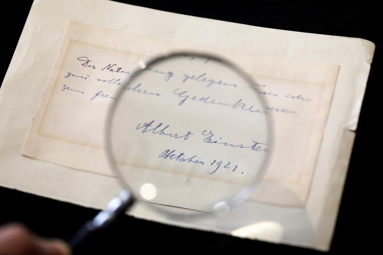 42 yaşlı Eynşteynin 22 yaşlı gizli sevgilisinə yazdığı məktub - FOTO
