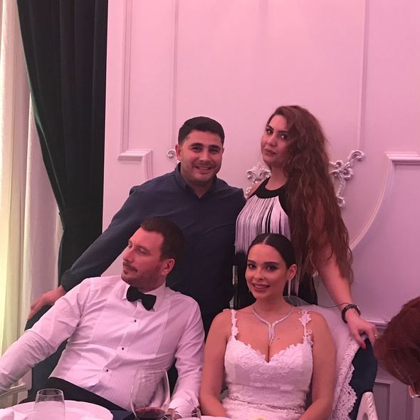 Azərbaycanlı müğənni tanınmış biznesmenlə evləndi – FOTOLAR