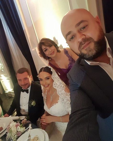 Azərbaycanlı müğənni tanınmış biznesmenlə evləndi – FOTOLAR