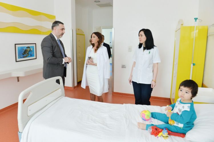 Birinci vitse-prezident Talassemiya Mərkəzində olub - FOTOLAR
