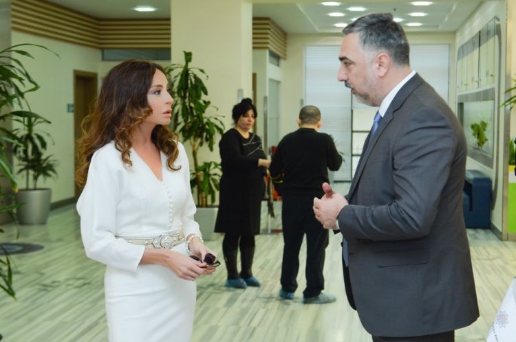 Birinci vitse-prezident Talassemiya Mərkəzində olub - FOTOLAR
