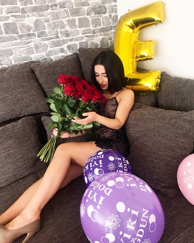 Vücudu ilə kişiləri "dəli" edən azərbaycanlı bloger: "Qarşımda diz çöküb evlilik təklifi..." - FOTO