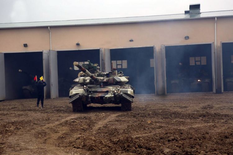 Tank hərbi hissələri təlimdə tapşırıqları yerinə yetirir - FOTO