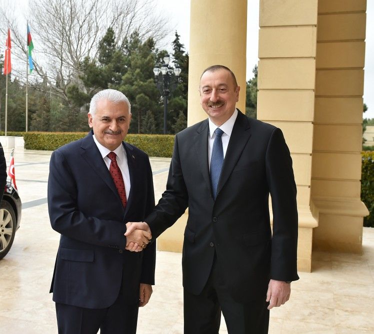 İlham Əliyev Türkiyə baş naziri ilə görüşdü