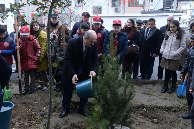 Nəsimi rayonunda bayram ərəfəsində növbəti “Abad həyət” sakinlərin istifadəsinə verildi