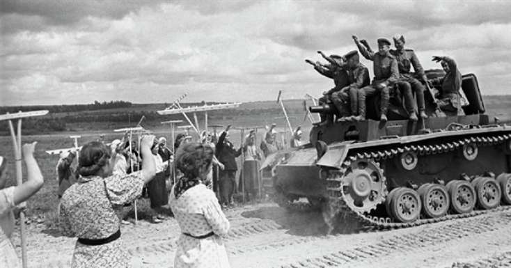 Aldığı KÖHNƏ TANK həyatını dəyişdi - İçindən baxın nələr çıxdı - FOTOLAR
